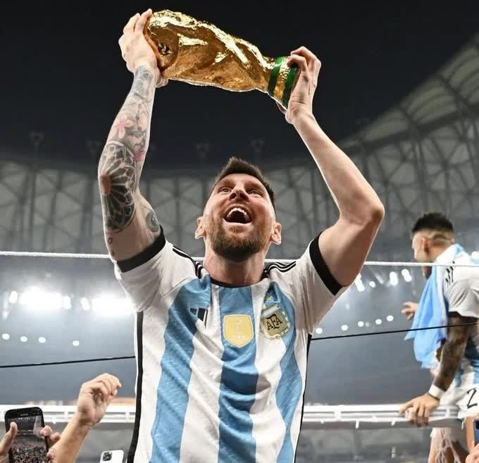 Hình nền Messi 4K với độ phân giải cao sẽ mang lại trải nghiệm hình ảnh tuyệt vời.